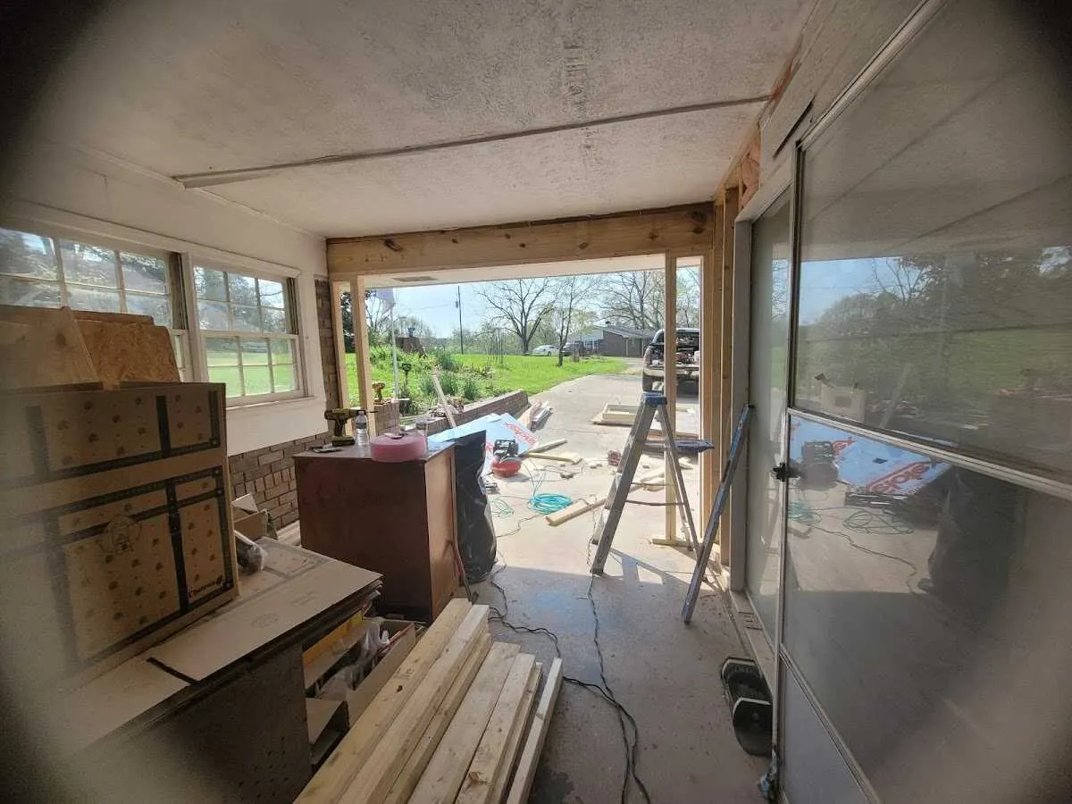 Air movers and dehumidifier for Water Mitigation Services in Paris